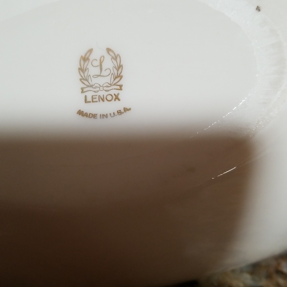 Lenox gold trimmed oblong 8 inche bowl - Picture 4 of 5